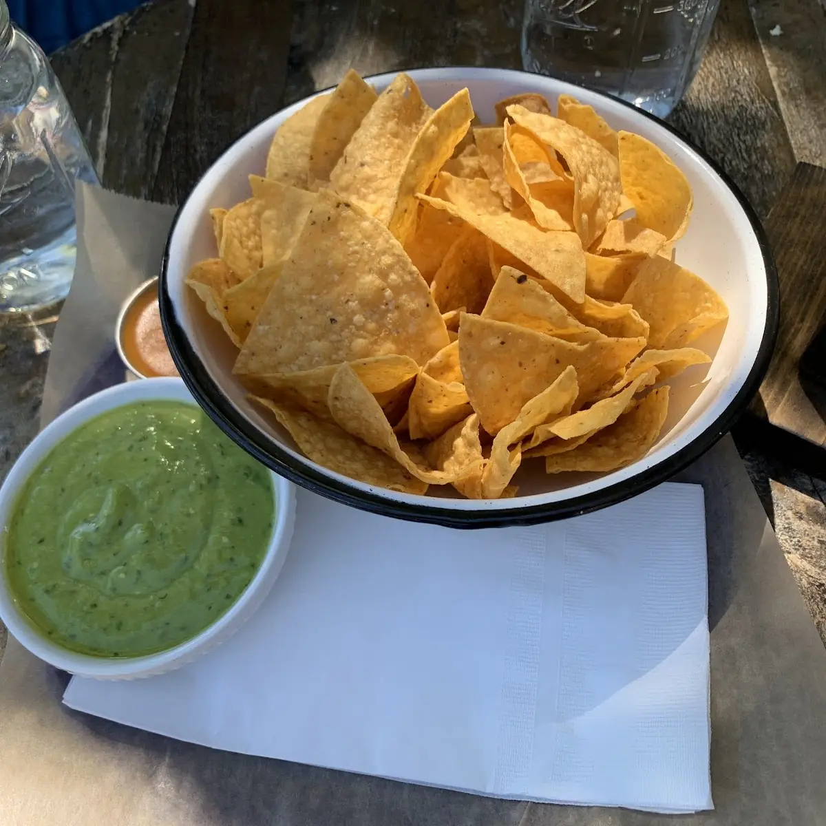 Chips Salsa Avocado Sauce 10-15