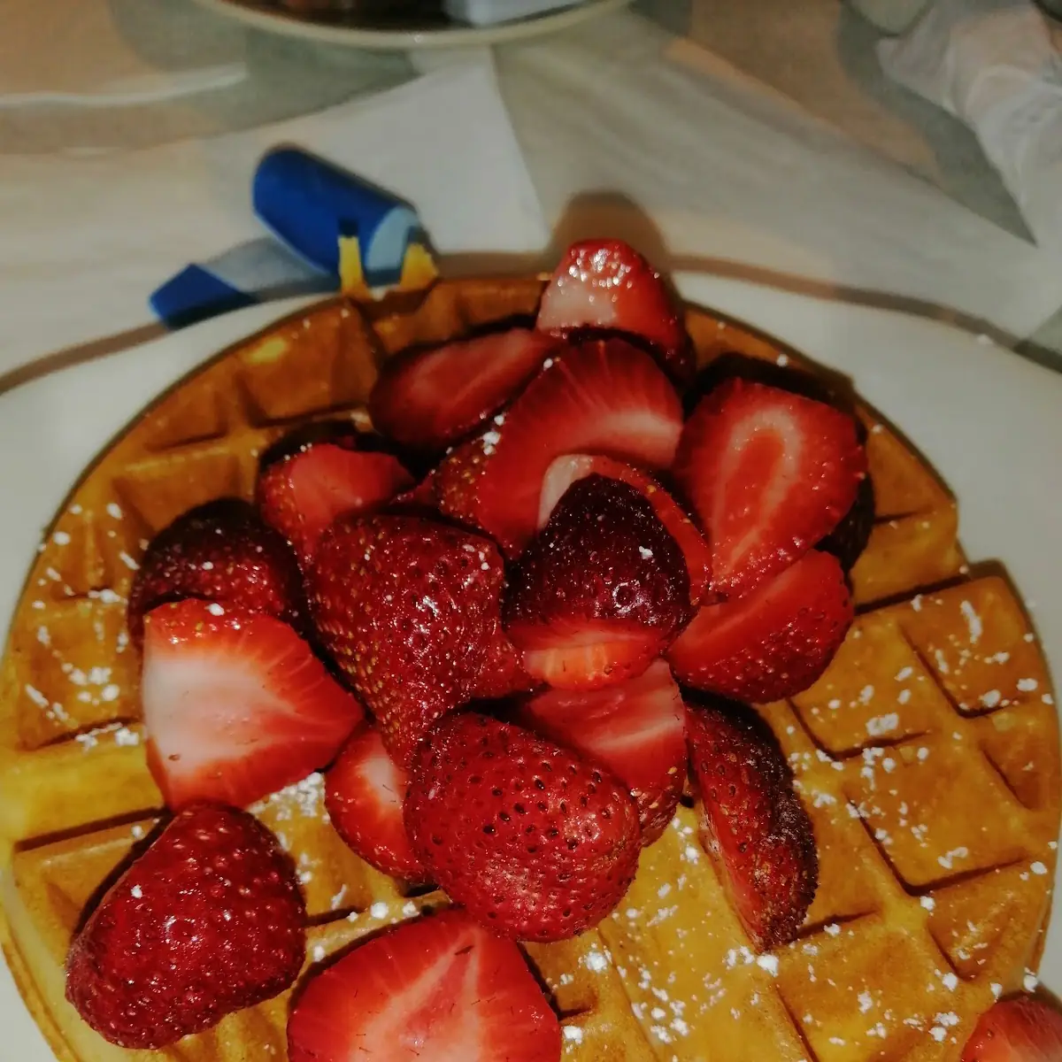 Belgian Waffle w Strawberries