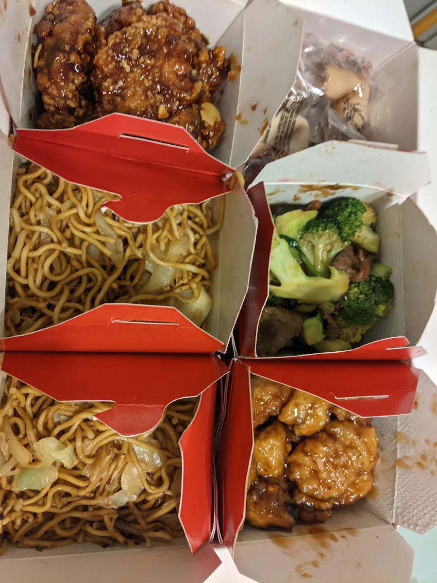 Chow Meins Orange Chicken & Broccoli Beef