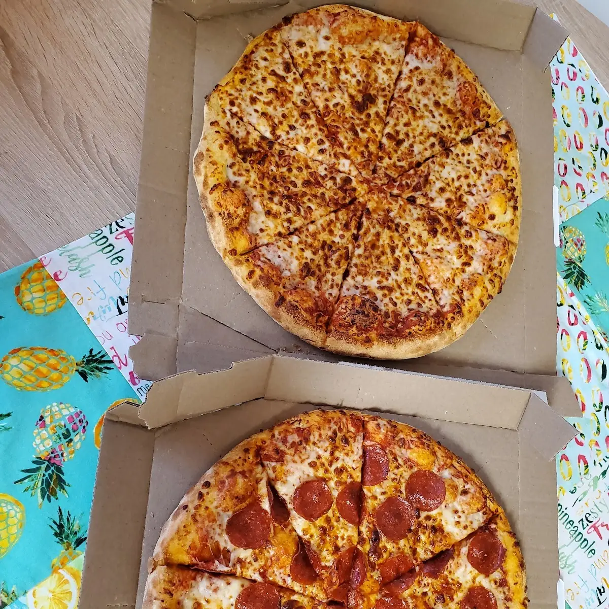 Cheese Pizza Peperoni Pizza