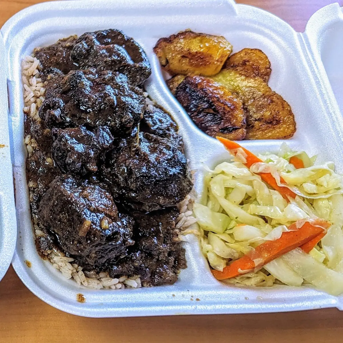 Medium Oxtail with Mac and Cheese and Fried Plantains
