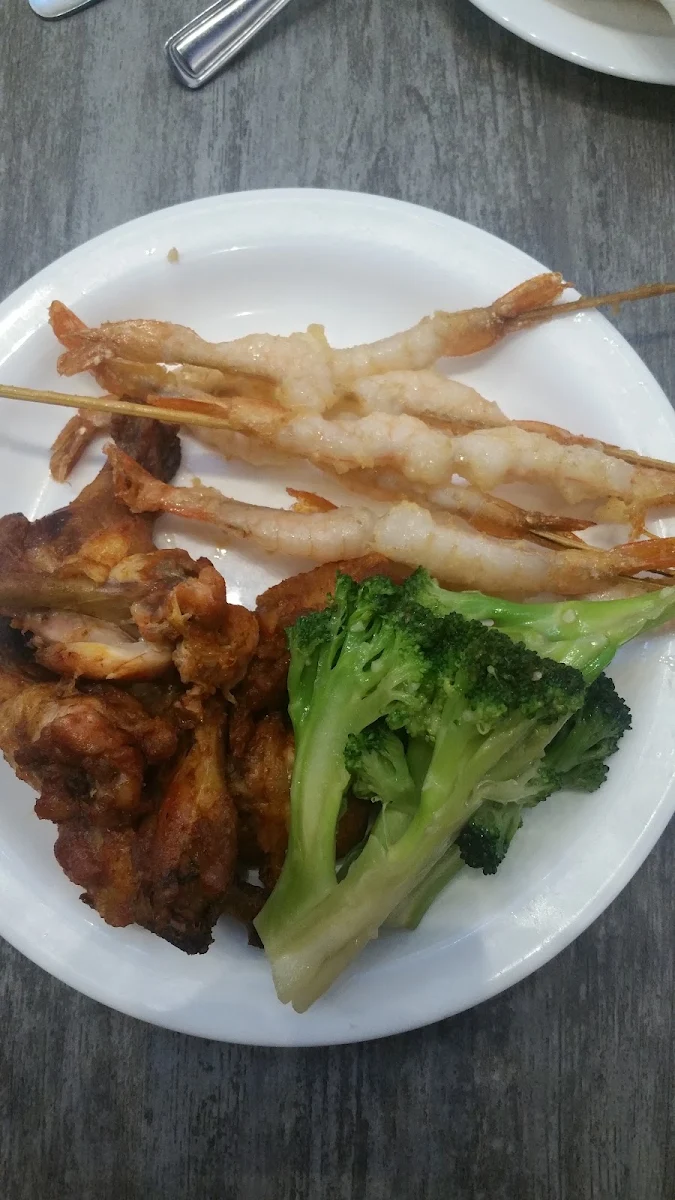 Chicken with Broccoli and Shrimp, Buffet des Continents - Gatineau