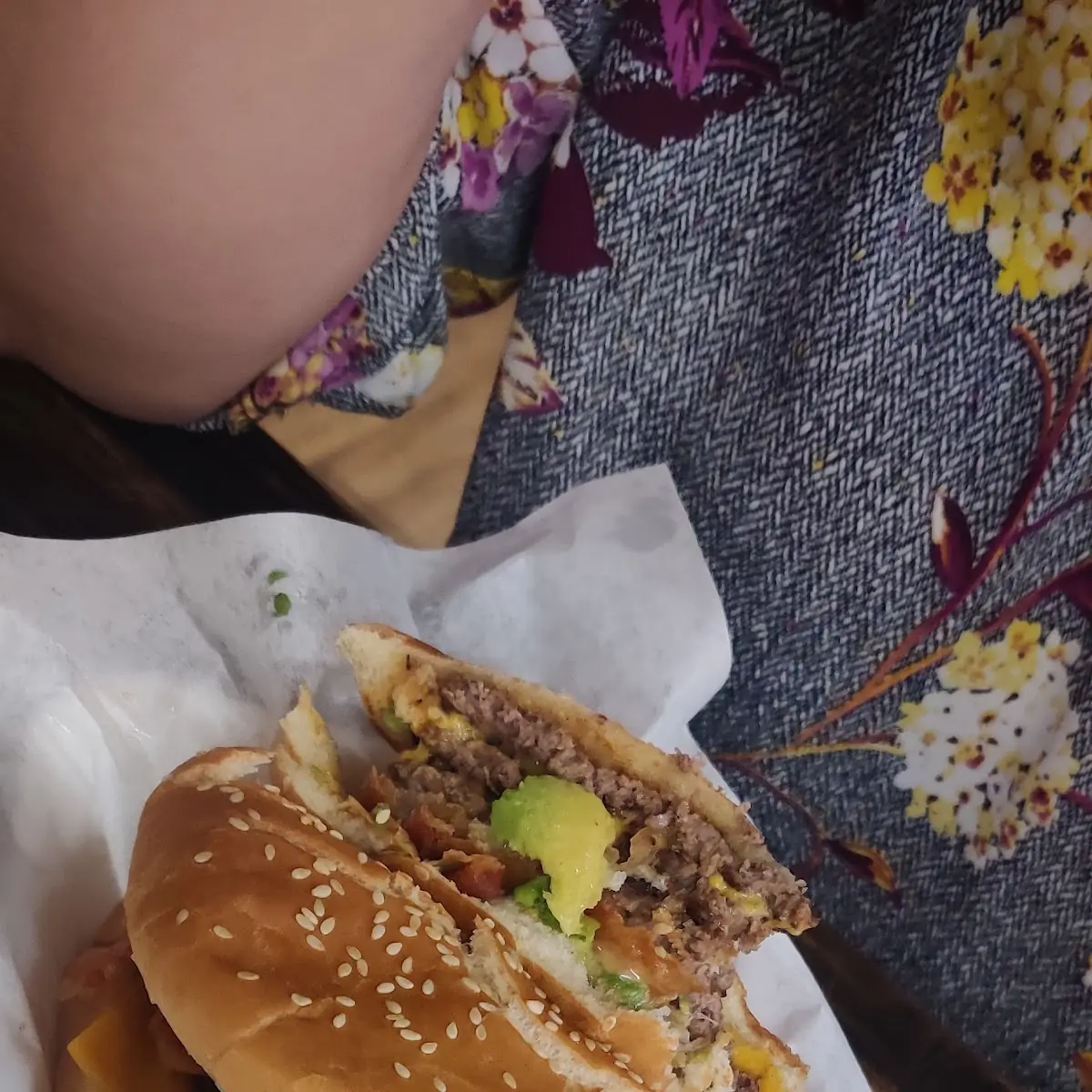 Guacamole Bacon Cheeseburger