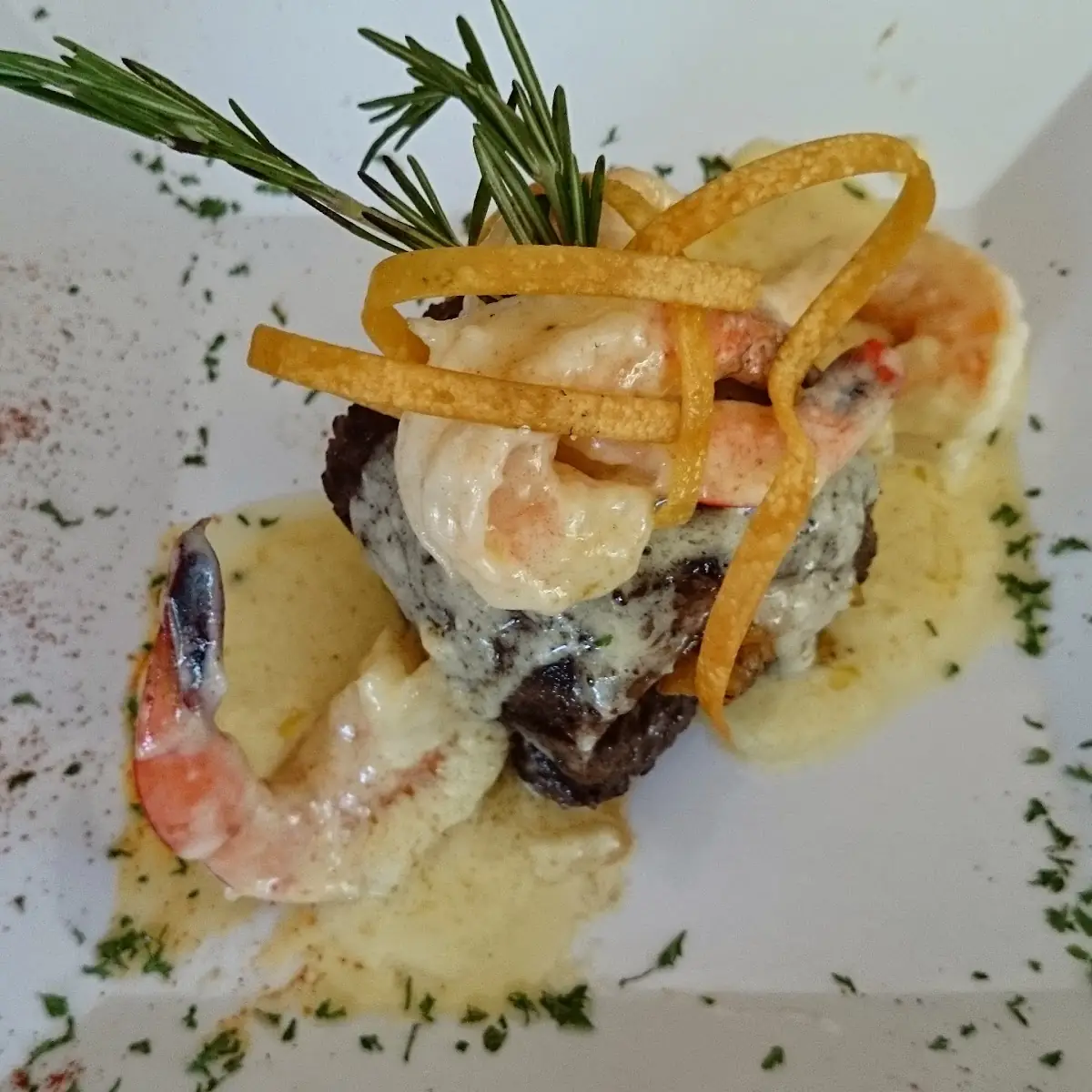 Churrasco Con Camarones En Salsa Bechamel