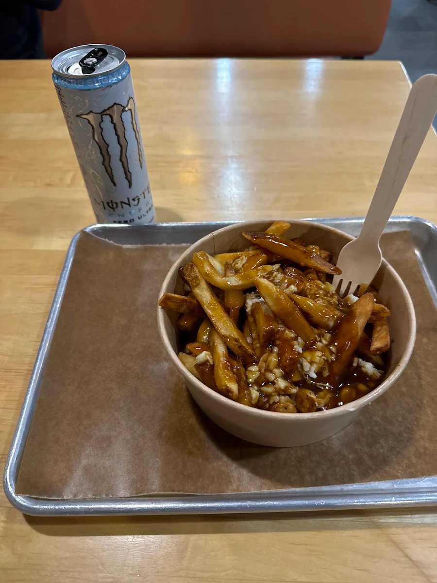 Full Classic Poutine