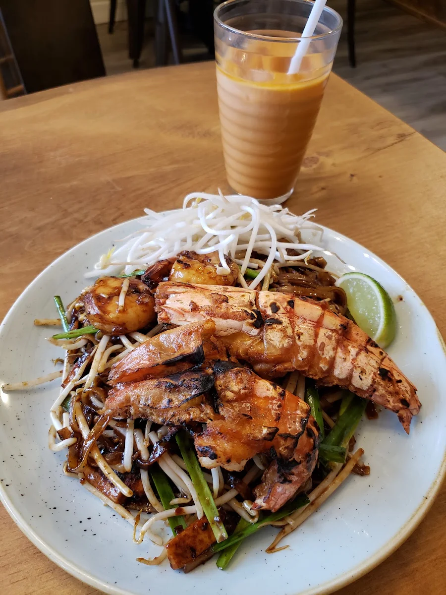 River Prawn Pad Thai, Paddler, Thai boat noodles