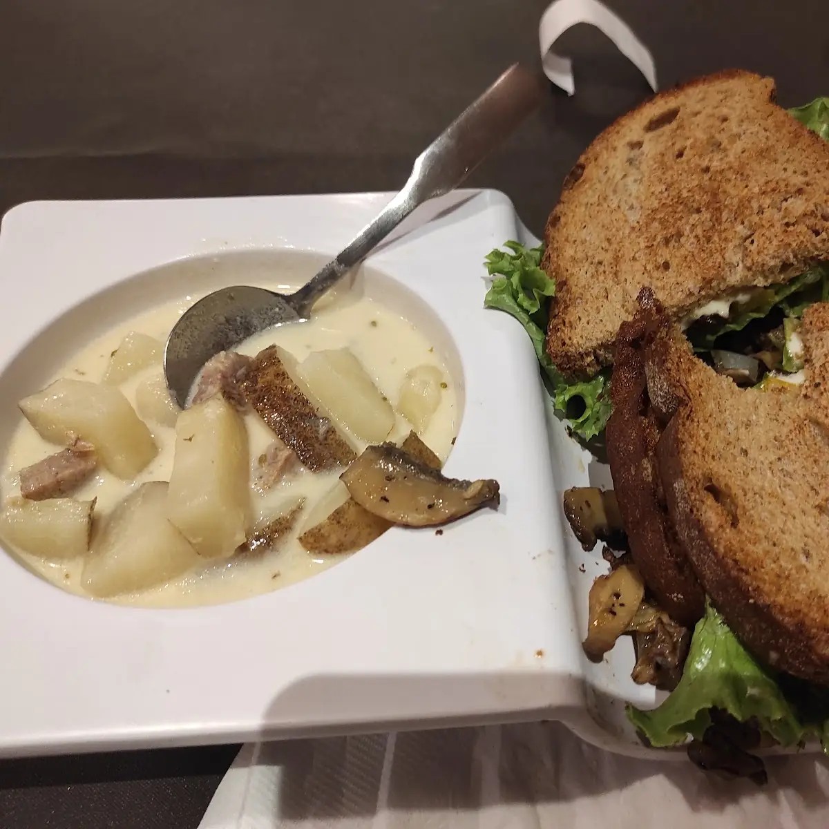 Sirloin & Cheese Sándwich
