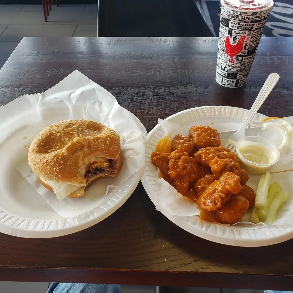 Hot Wings Hamburger Deluxe