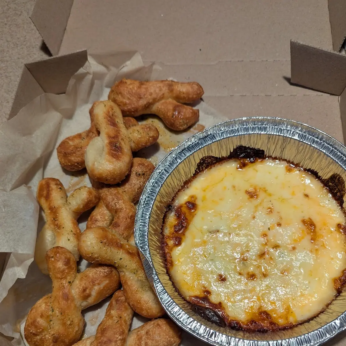 Garlic Twists with 5 Cheese Dip
