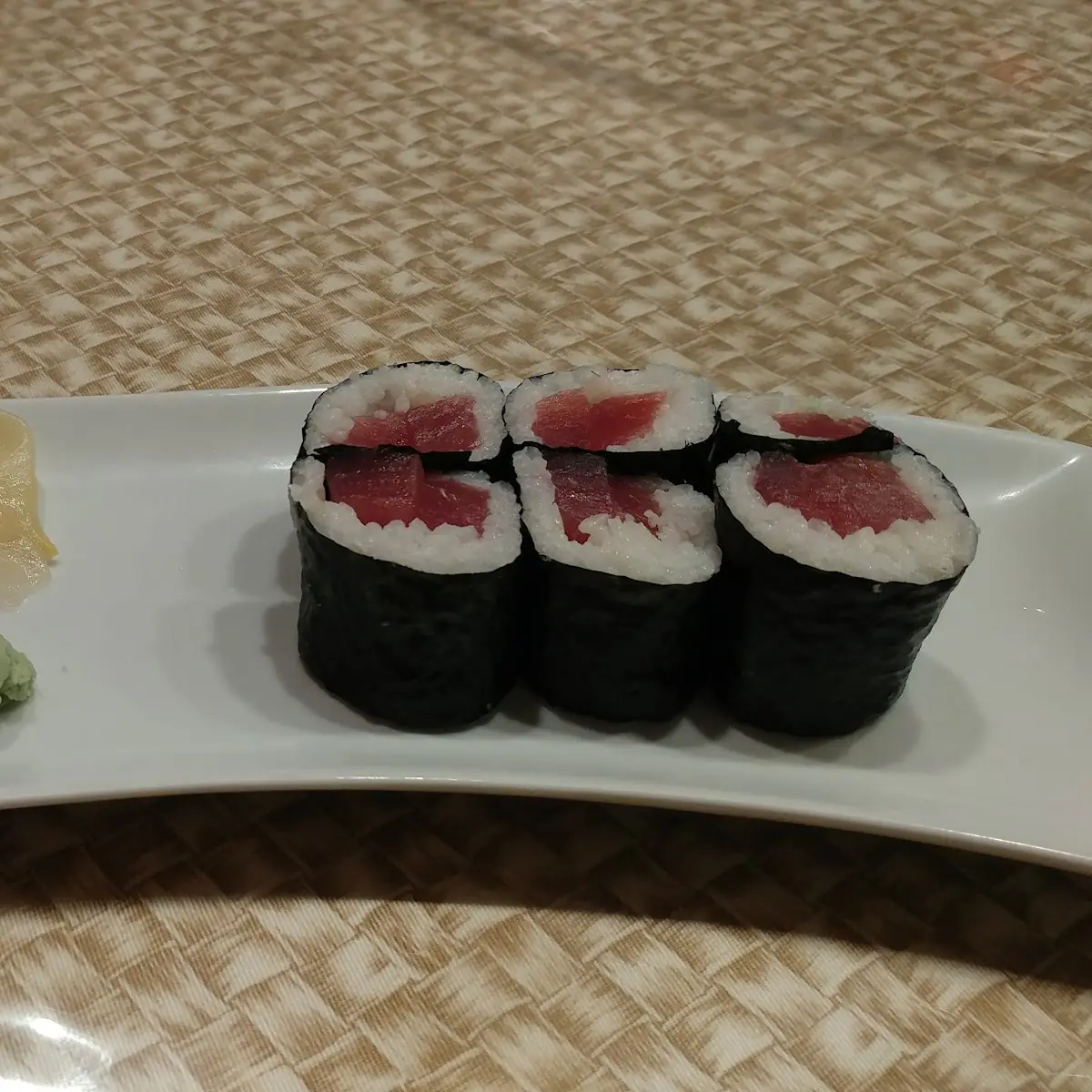 Ono Nigiri and Tuna Roll