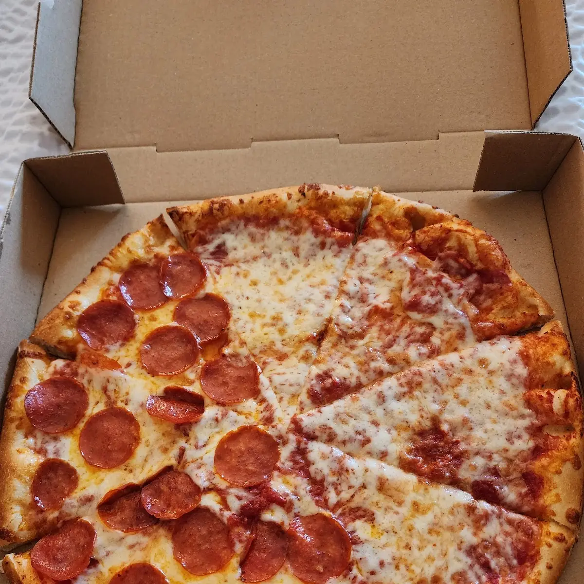 Medium Pepperoni Pizza