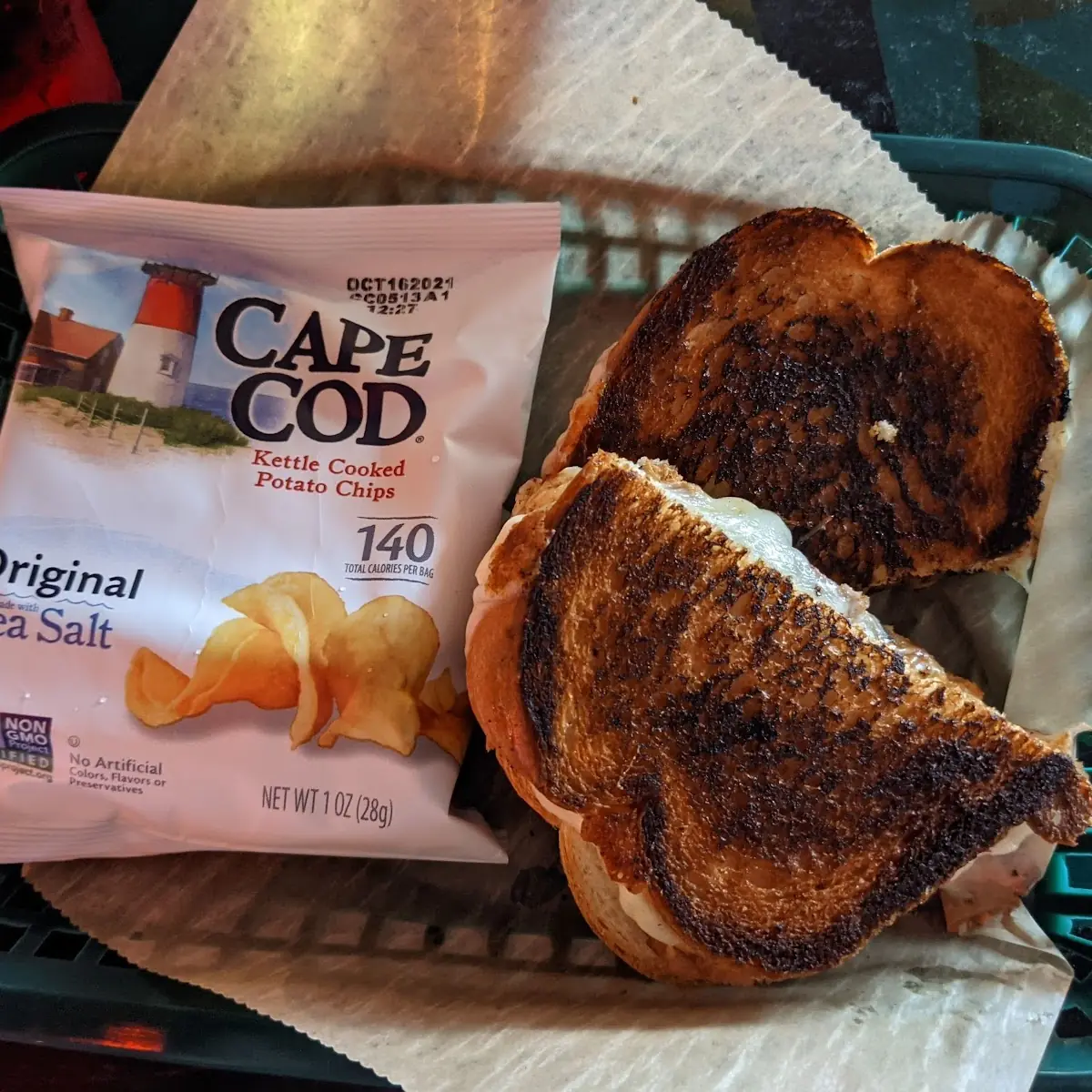 Hummus and Bread Chips