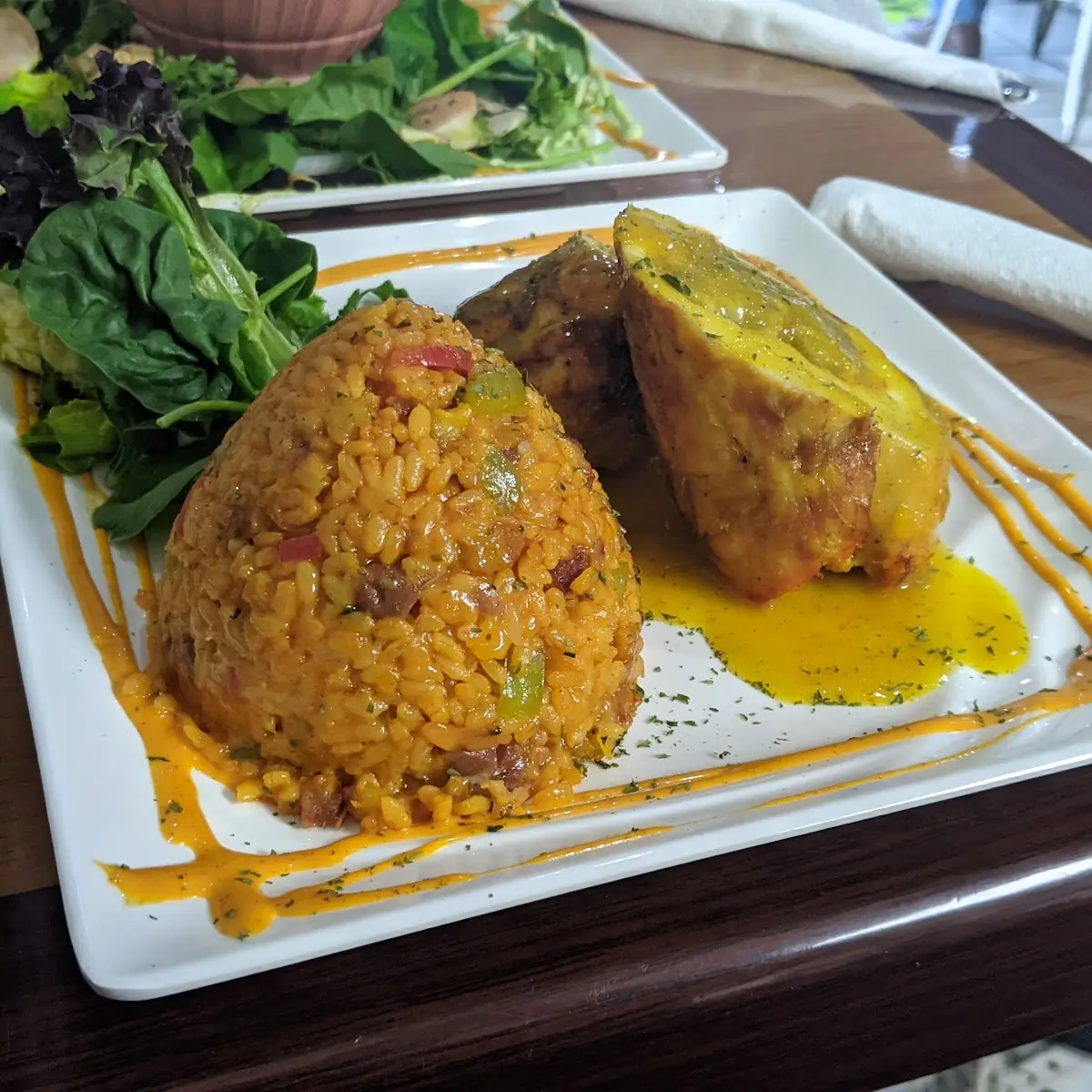 Pechuga Rellena De Mofongo En Salsa De Parcha Y Arroz Mamposteao
