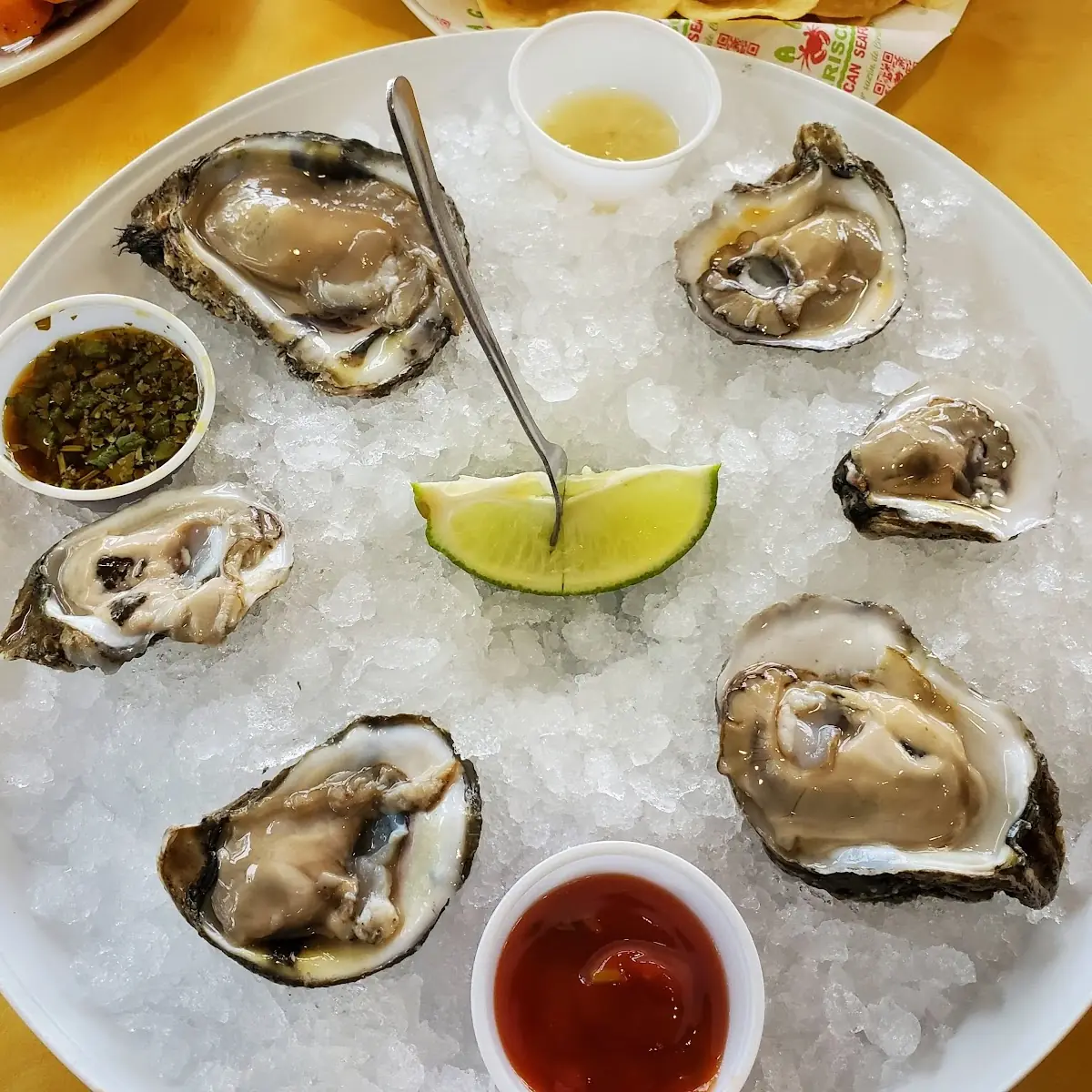 Fresh Raw Oysters with Lime
