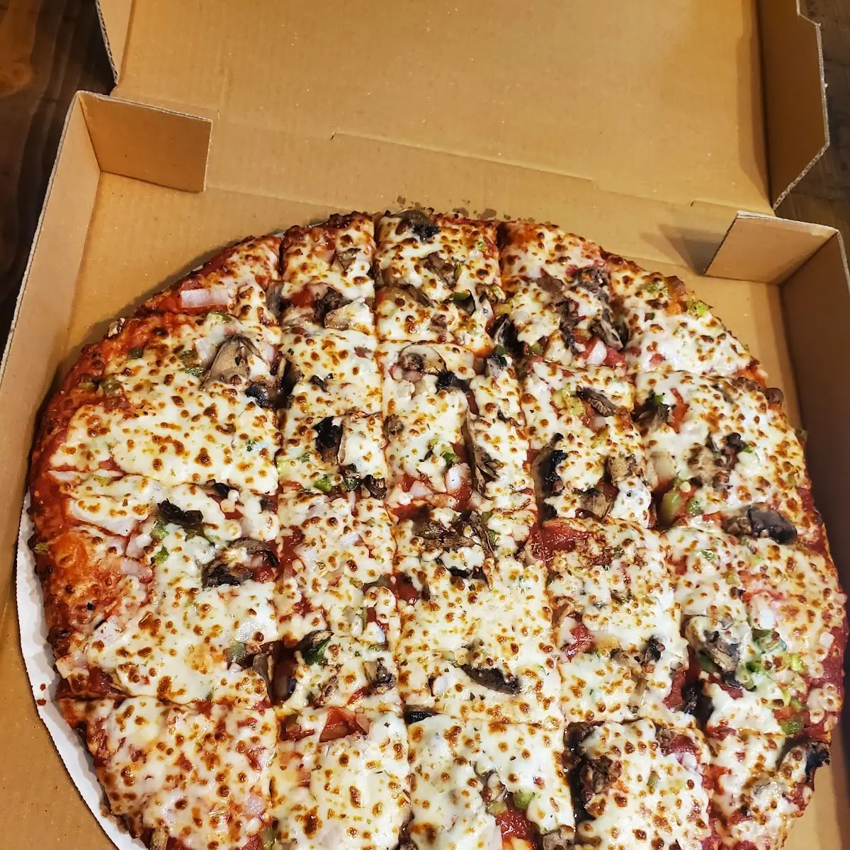 Deluxe Thin Crust Pizza