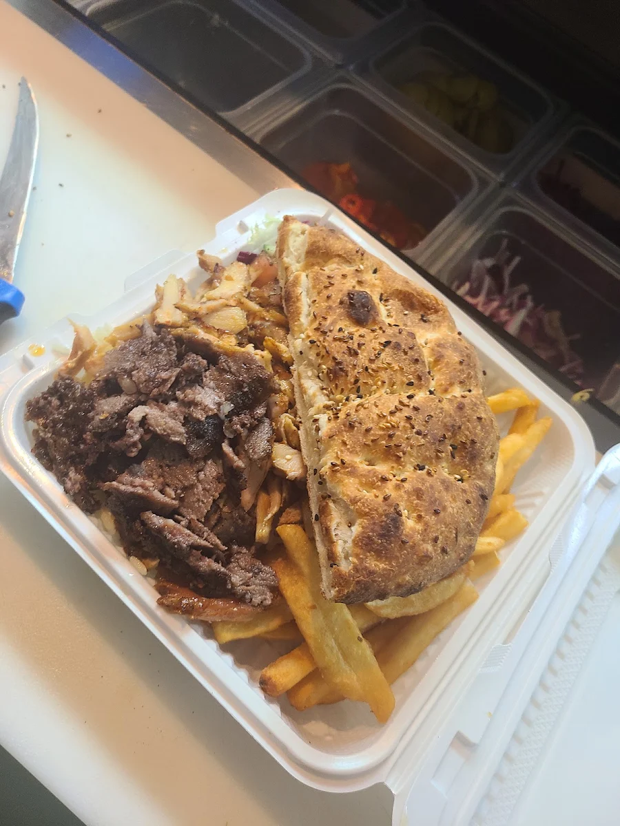Pizza Laval (Laval Pizza)