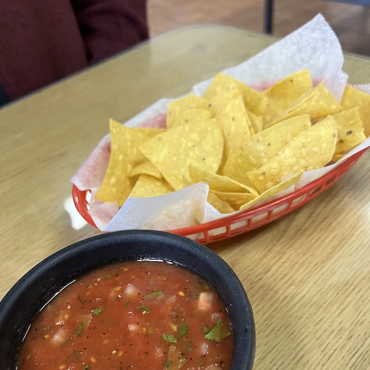 Chips & Salsa Roja