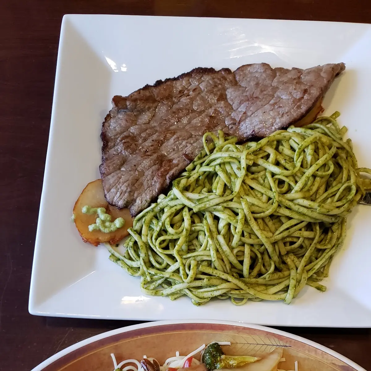 Tallarin Saltado Y Tallarin Verde Con Bistec