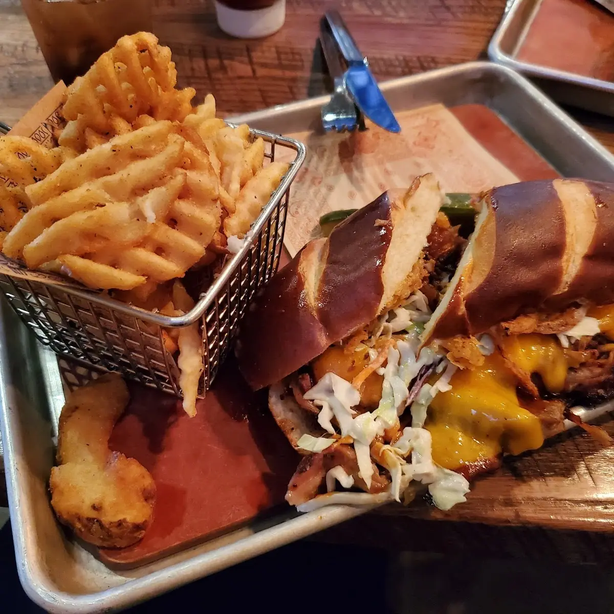 Mötley Que Pulled Pork