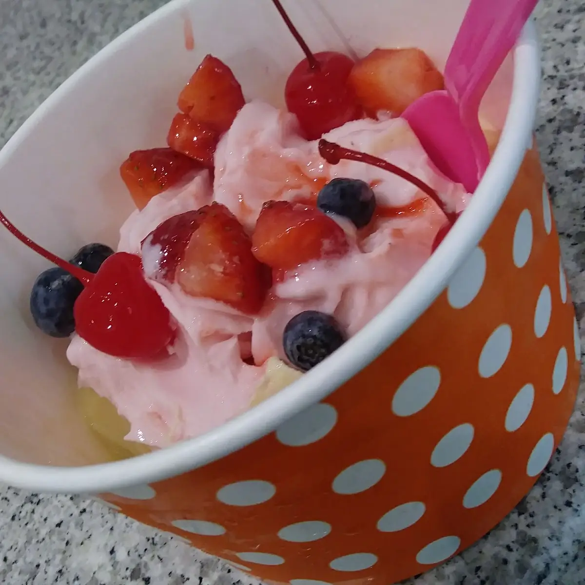 Frozen Yogurt Raspberry & Pineapple w Fresh Fruit