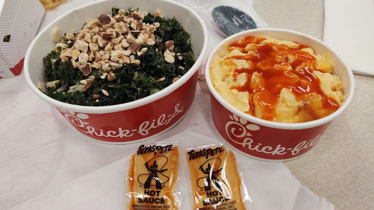 Kale Crunch Side and Mac and Cheese