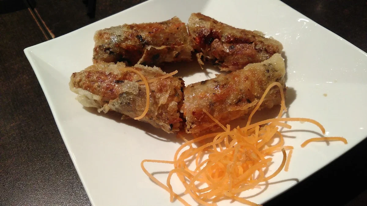 B05 . Bún Chả Giò Gà Nướng / Spring Roll & Grill Chicken with Vermicelli