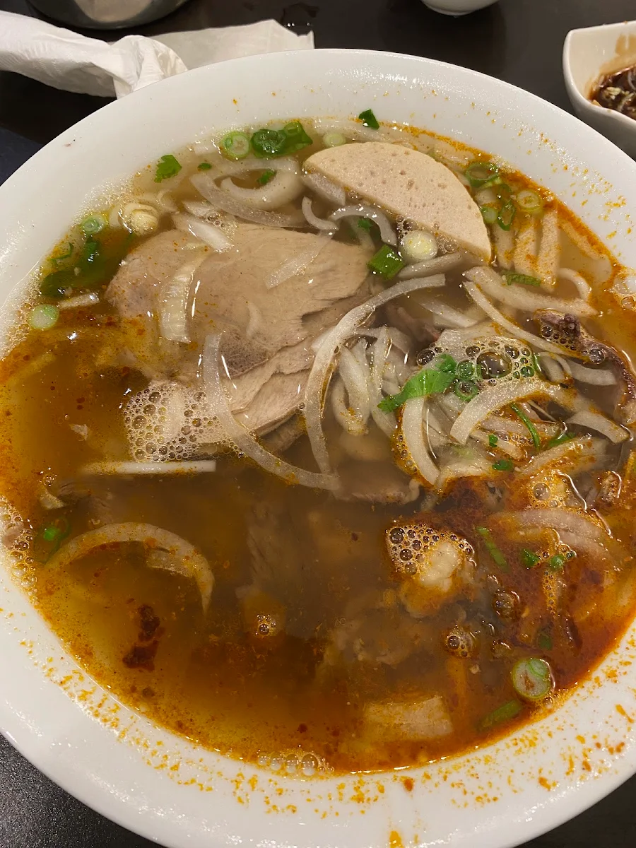 P01 . Phở Đặc Biệt / Special Combo Beef with Rice Noodle