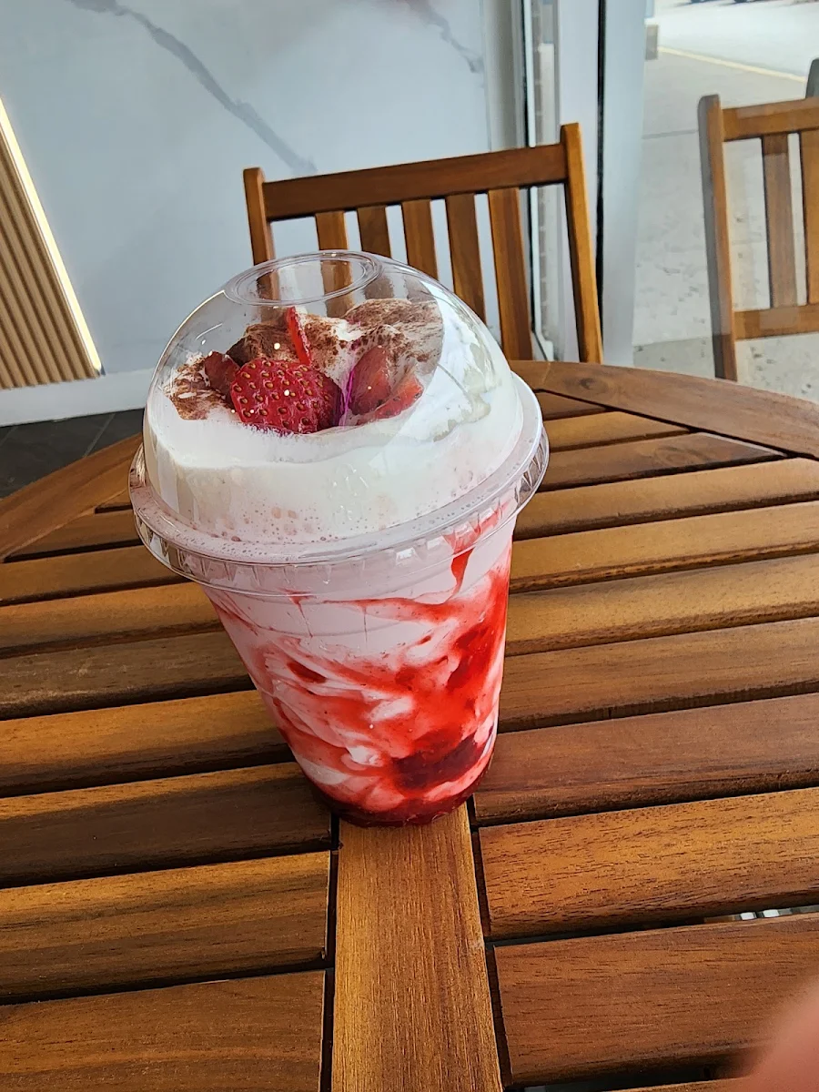 Strawberry Affair, Buns N Cones Desserts - Scarborough