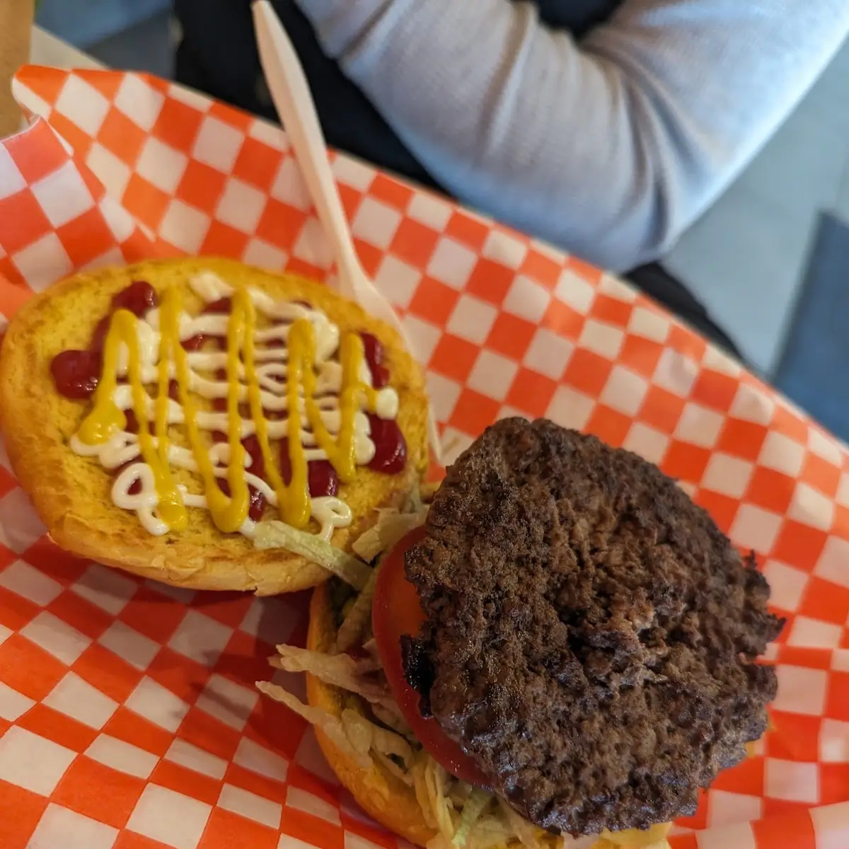 Highlights, Simon’s Prime Hamburger