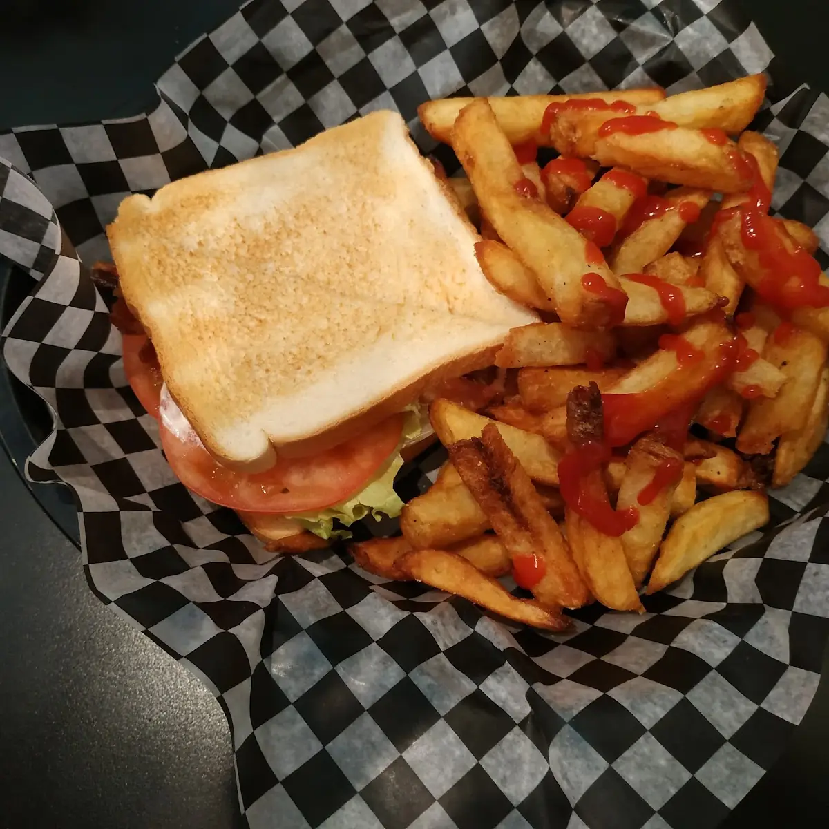 Sandwich Vegetales Con Bacon Cheese Fries, Nappo's Sports Bar and Pub