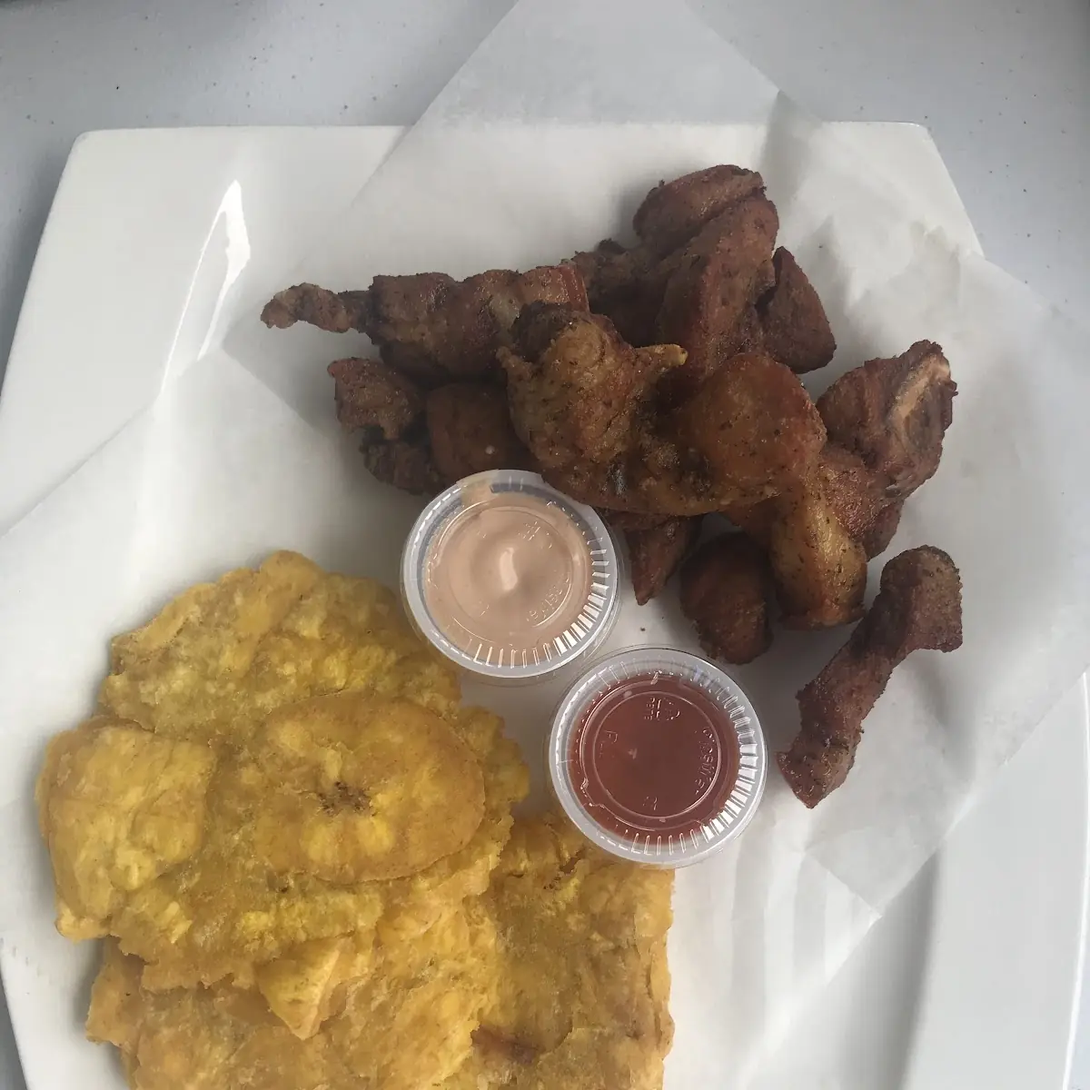 Tostones Y Carne Frita