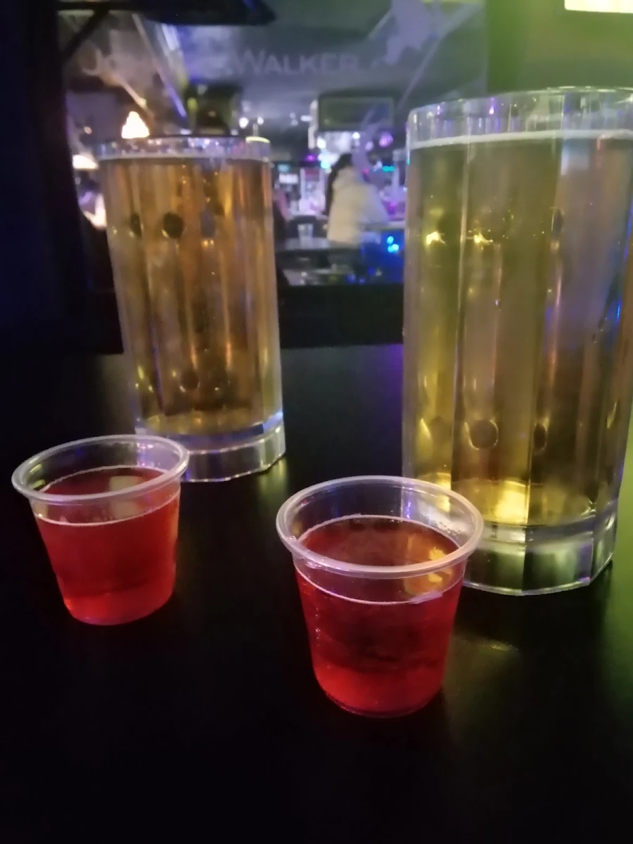 Big Bud Light w Shots