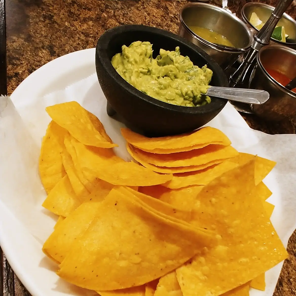 Chips Y Salsa Tortilla Chips & Salsa