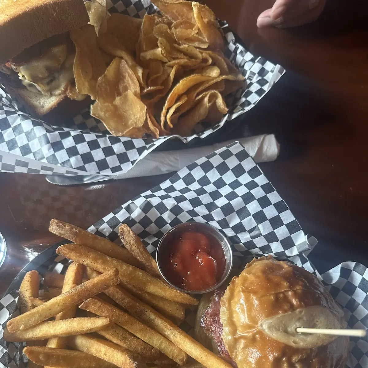 Pub Burger and Kettle Chips