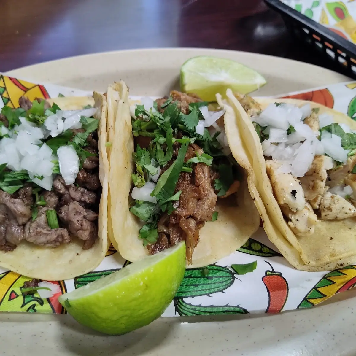 Tacos de Pollo / Chicken Tacos