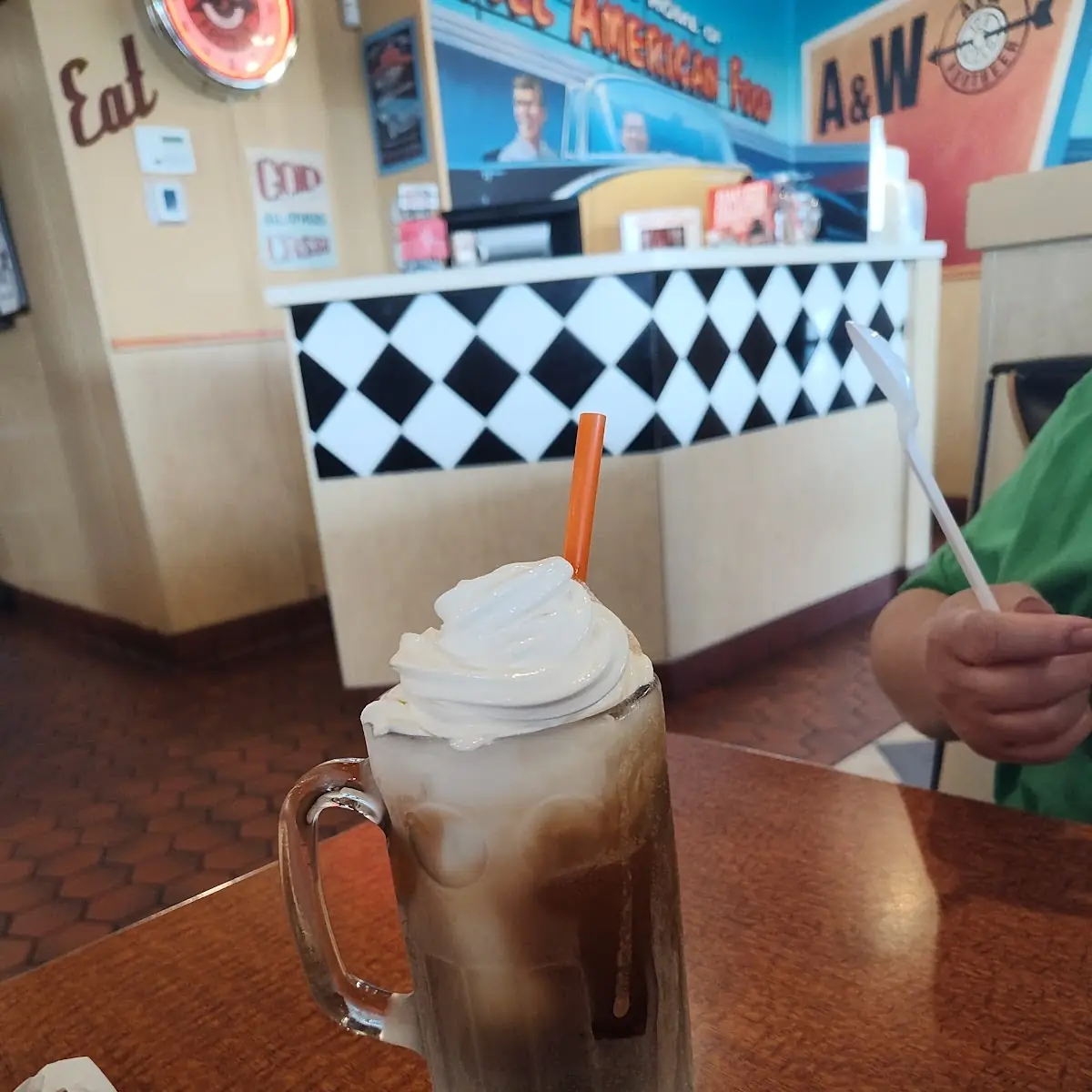 20 Oz Root Beer Float