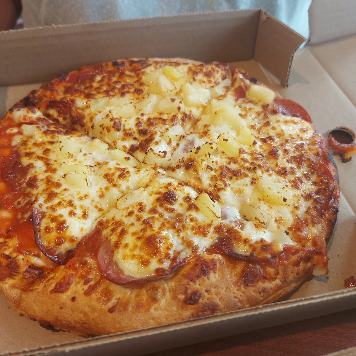 Pineapple & Pepperoni Pizza