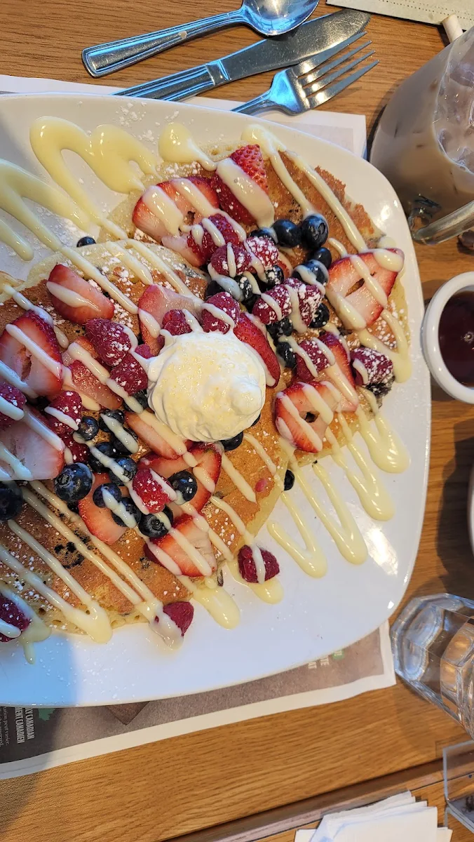 Fresh Berry Pancakes