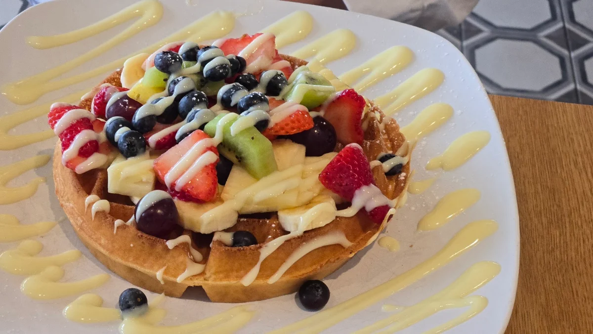 Waffle & Fruits