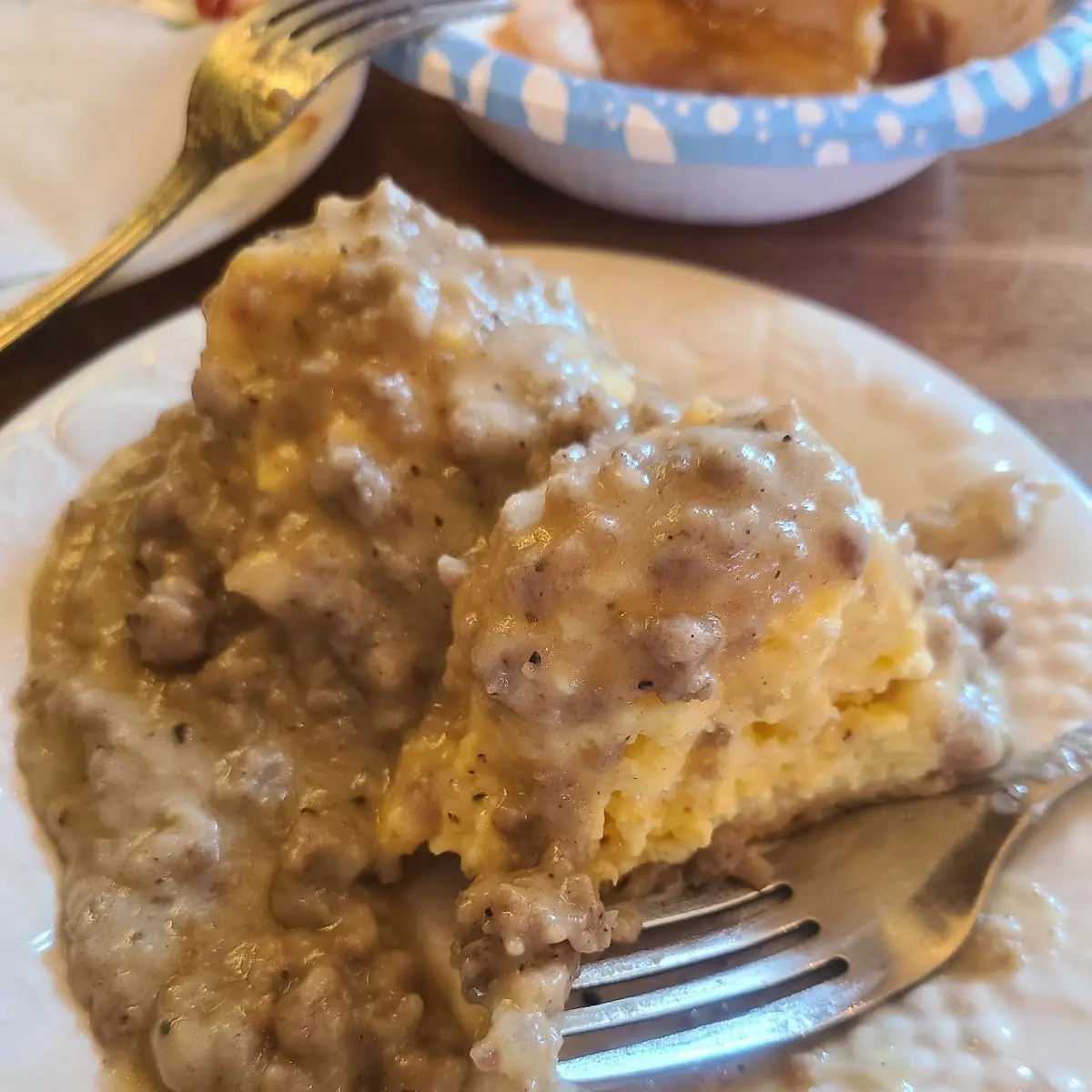 Biscuits Eggs Gravy
