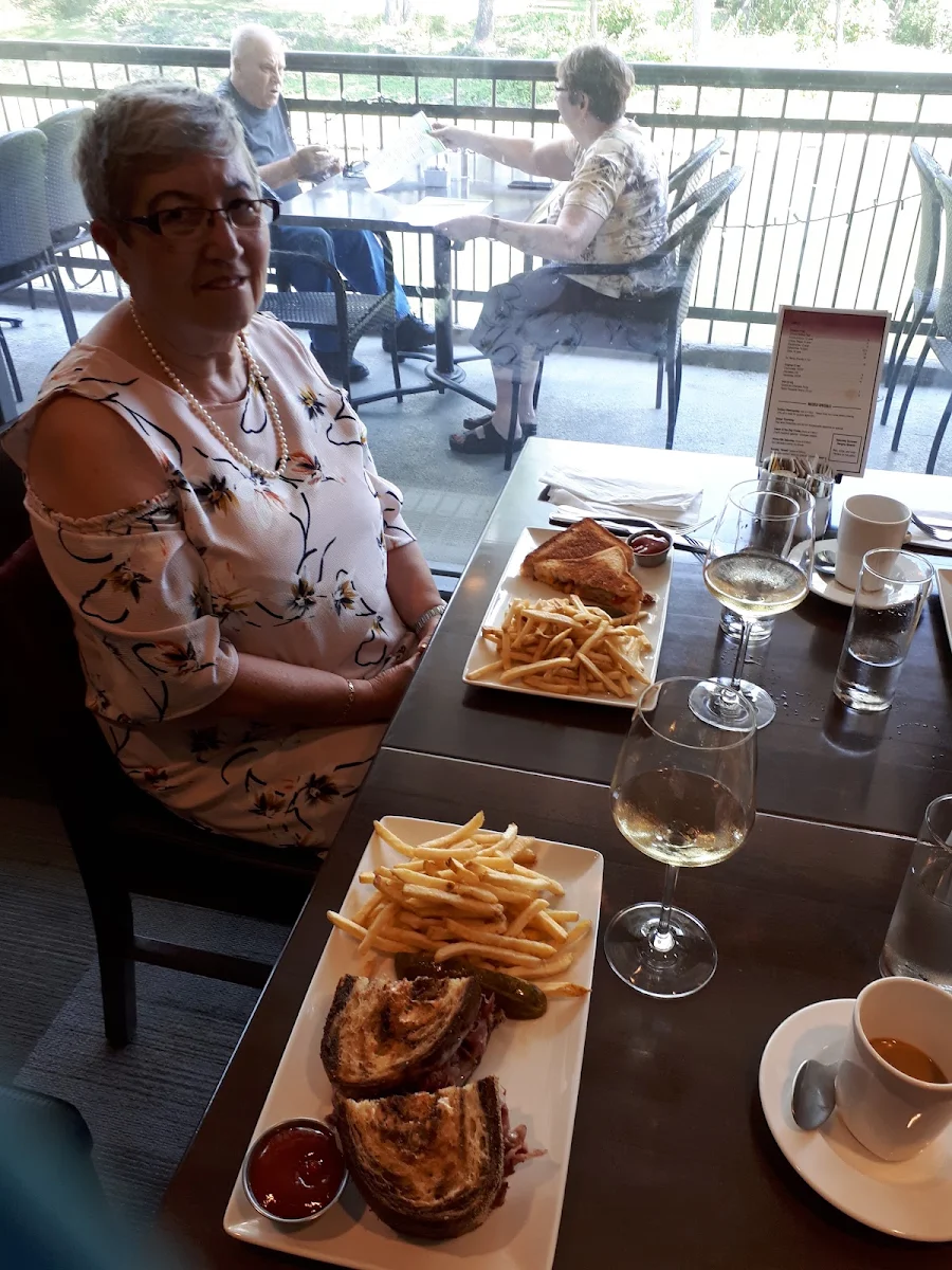 Gourmet Grilled Cheese, Prairie's Edge
