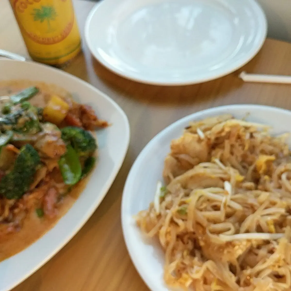 Garlic Chicken and Pad Thai