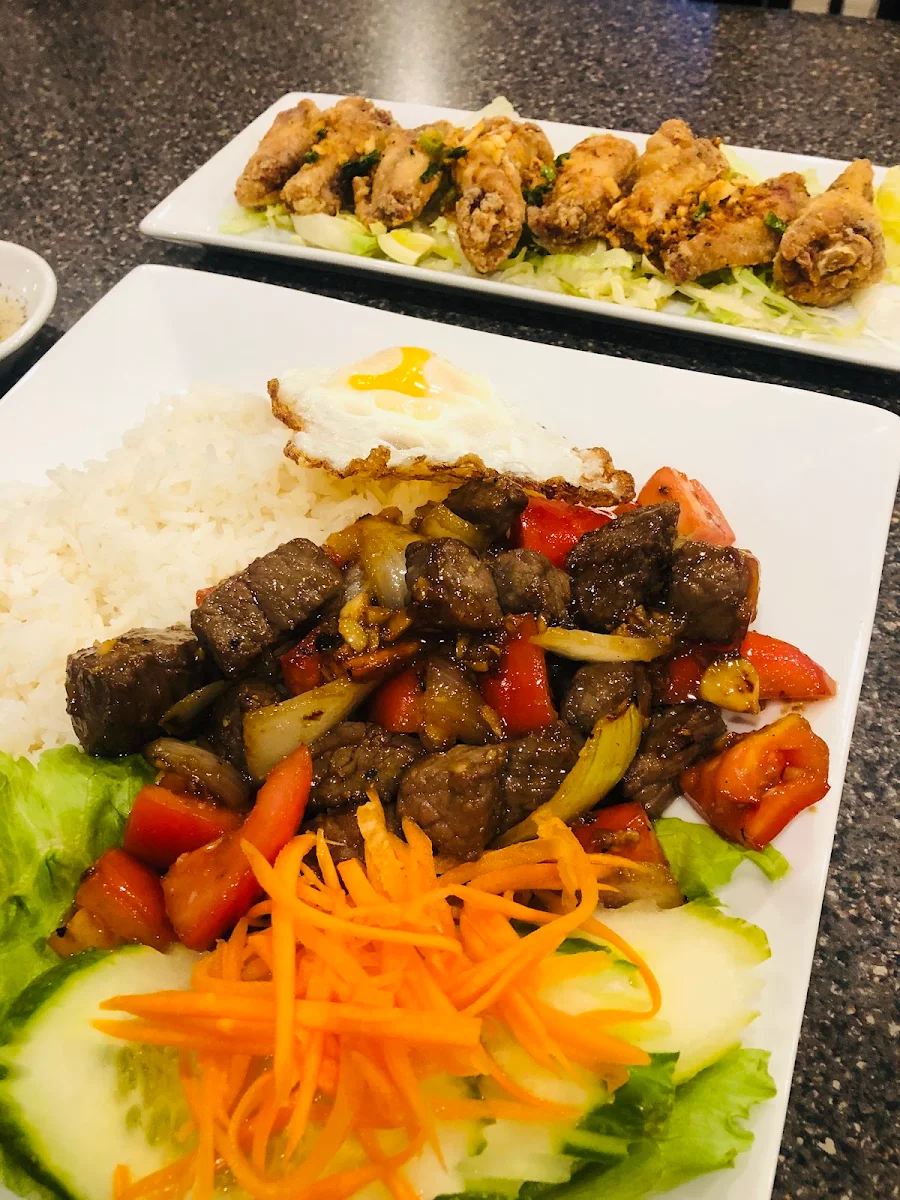 (4) 4 Curry Beef Spring Rolls