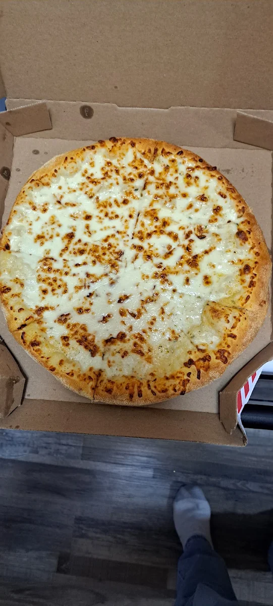 Cheese Pizza with Alfredo Sauce