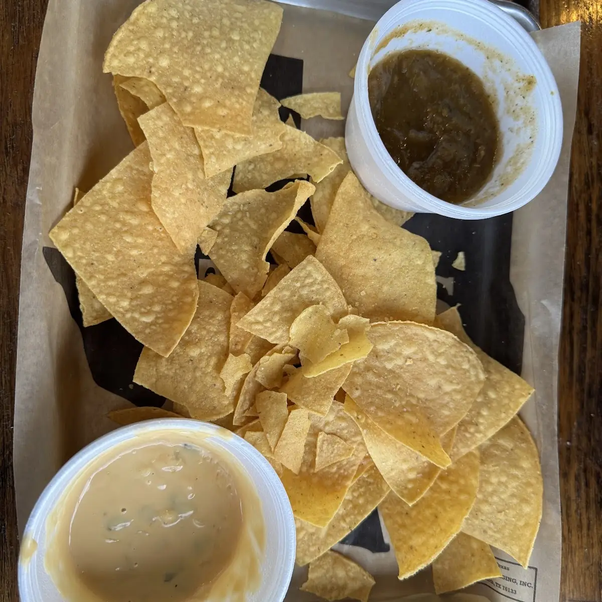 Chips Queso & Salsa