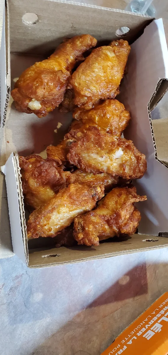 Wings, Pizza Pizza
