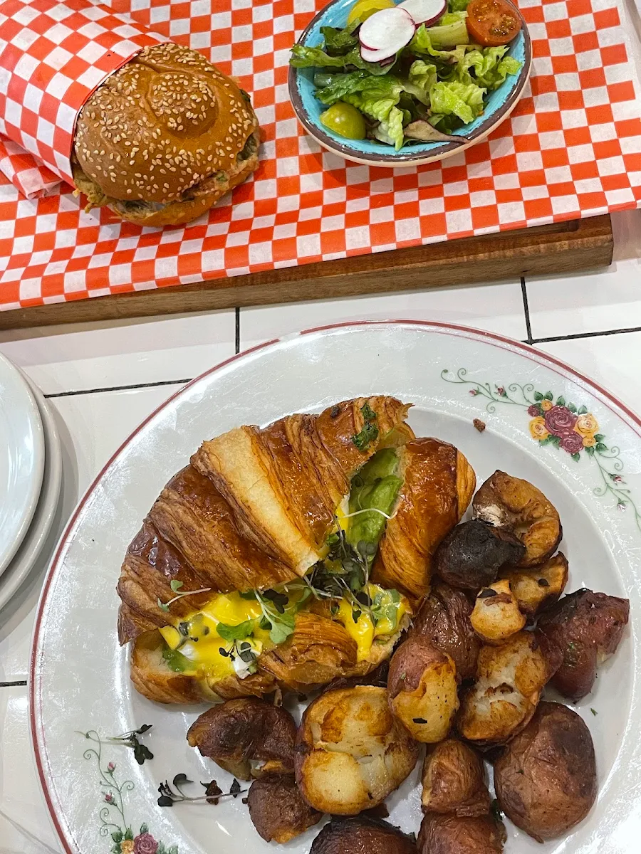 Croissant Benedict, Cafe Landwer