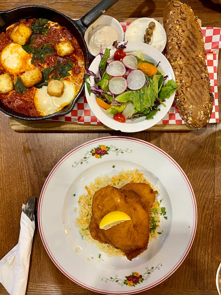 Landwer's Famous Schnitzel, Cafe Landwer