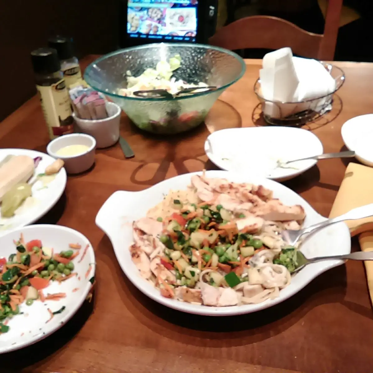 Never-Ending Soup Salad & Breadsticks