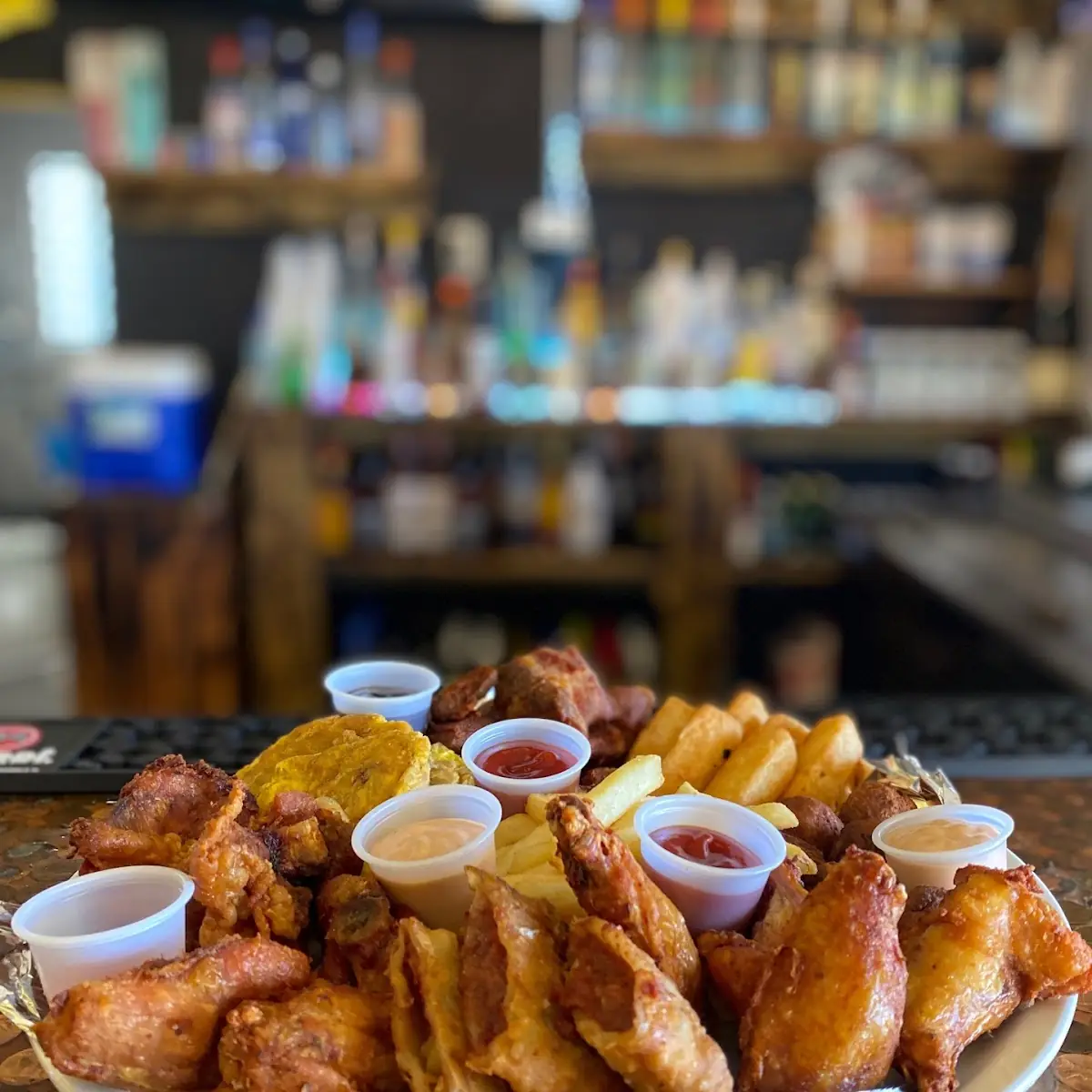 Alitas Con Papas Fritas